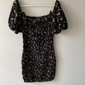 Brand NWT Lg Miss Lola Black floral banded ruffle dress with puff sleeve